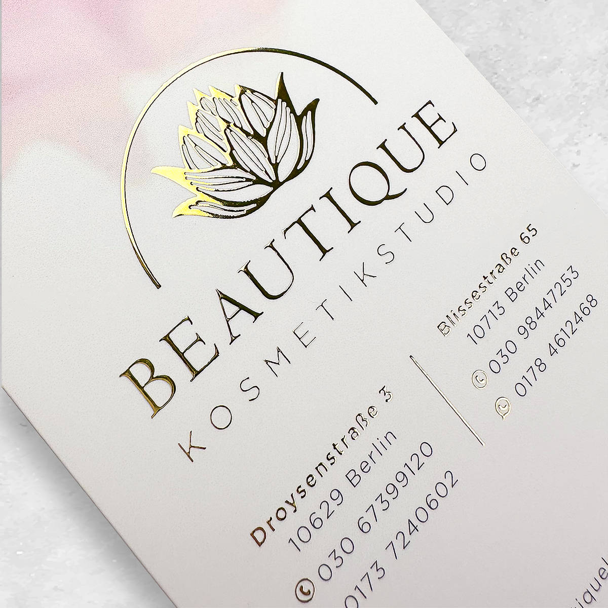 Dépliant / flyer exclusif de 4 pages avec de l'or ou de l'argent liquide – Image 5